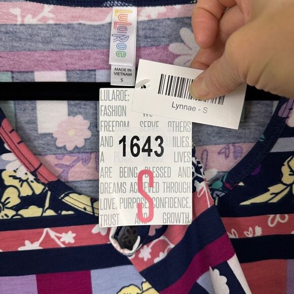 Lularoe Lynnae Top - Size Small - Picture 4 of 6
